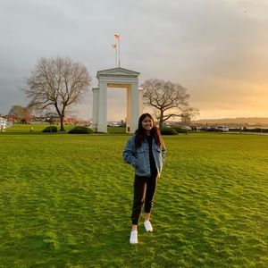 Meet your Posher, Julia